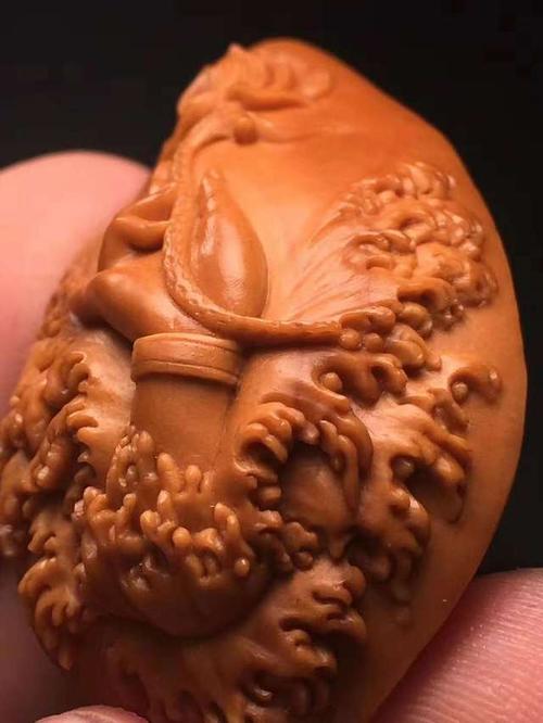 一休阁核雕:元老级大师【钟秀琴】本工 《文殊菩萨》