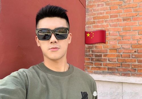 肌肉帅哥,阳光帅哥,戴着墨镜的帅哥,穿着正装的帅哥,性感肌肉帅哥