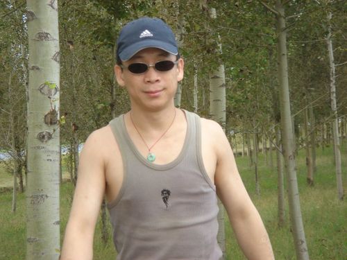 于小飞先生是我国杰出的表演艺术家,于小飞师承著名相声演员兰