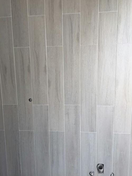 休闲大阳台墙面仿木纹砖:工字铺贴手法,一览效果.