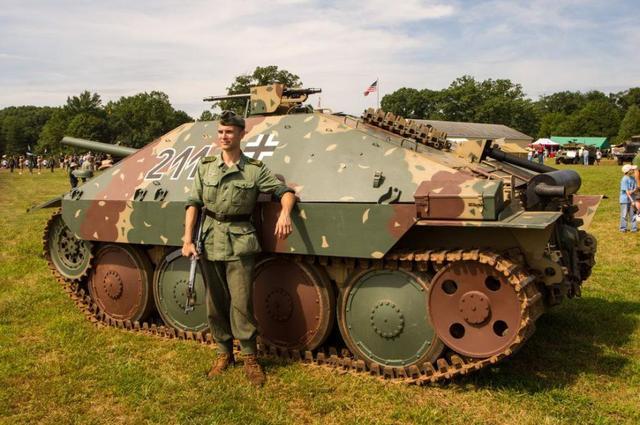 "追猎者"坦克歼击车是利用38(t)底盘改造的典范.