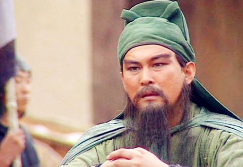 而关羽不仅听说过杜夫人之美色,而且一定是见过的,而且是一见之后,再
