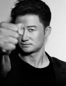 吴京黑色皮衣冷酷霸气写真