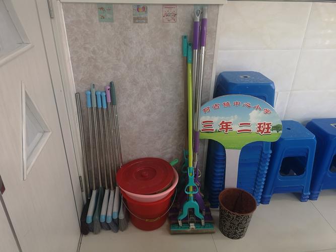 晒晒我们的班级卫生角