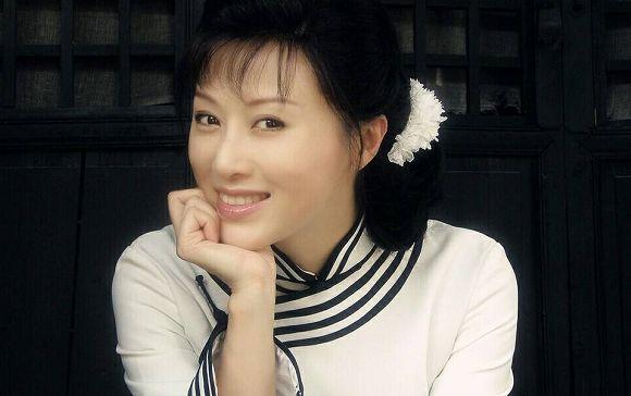 她因"苦情妈妈"而成名,如今47岁状态依旧年轻|白珊|苦情|角色_新浪网