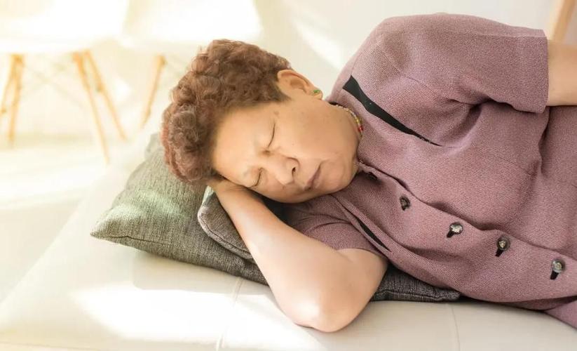 凌晨三四点醒要警惕(为什么一到凌晨3,4点就早醒?