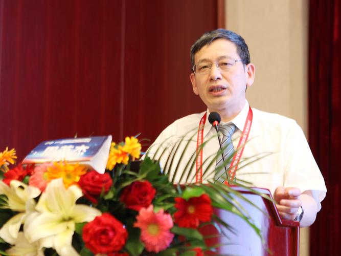河南省洛阳正骨医院周英杰教授做《prestige lp手术操作要点及疗效