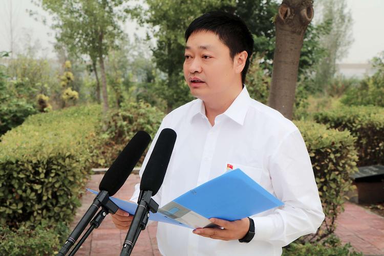 卫辉市政府副市长孔祥海主持仪式.