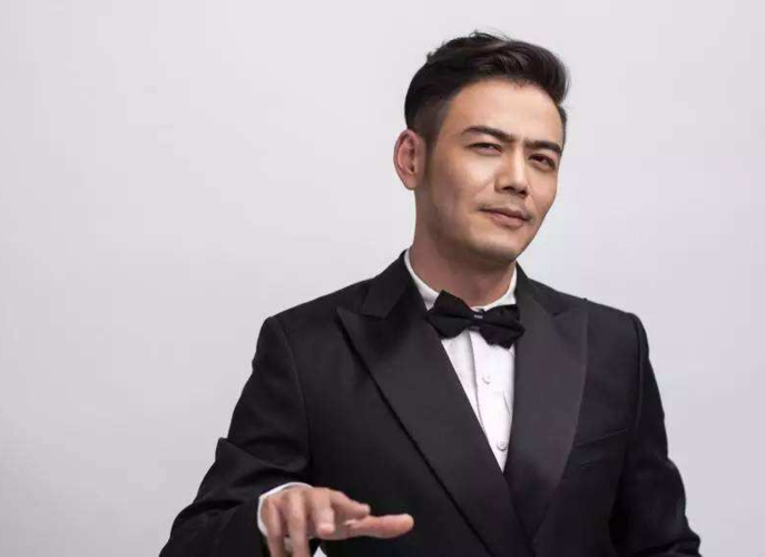 杨烁隐藏多年的妻子,当看到照片后,还不是我们的童年女神吗?