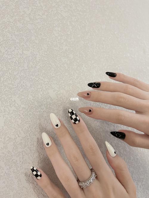 黑白棋盘格yyds77黑色系美甲也太好看了_美甲_棋盘格_黑色系_mine