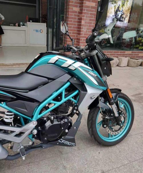 单缸水冷电喷配abs,一万出头的春风150nk适合新手吗