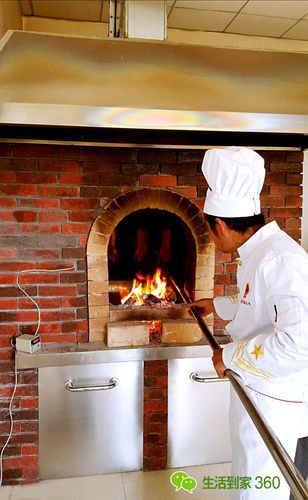 这可不是一般的烤鸭,看看这个炉子就知道了.