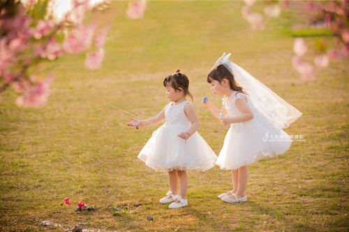 七色鹿儿童摄影的儿童摄影作品《姐妹花》