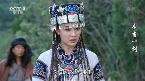 个不同情境下的角色表演得游刃有余,而她在《武当一剑》中饰演蓝水灵