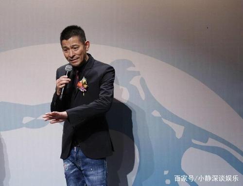 57岁刘德华现身电影节,头型年轻范,颜值不输53岁