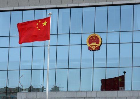 国旗国徽相映红