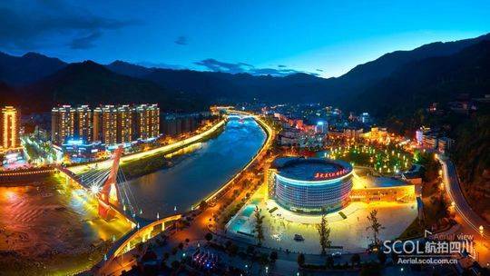 南坝镇作为平武县的第二大镇,受损严重,满目疮痍.