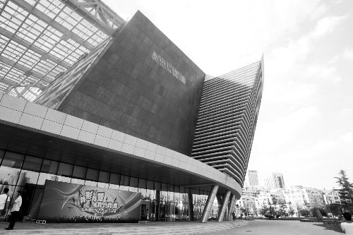 郑州图书馆新馆昨日投入试运行