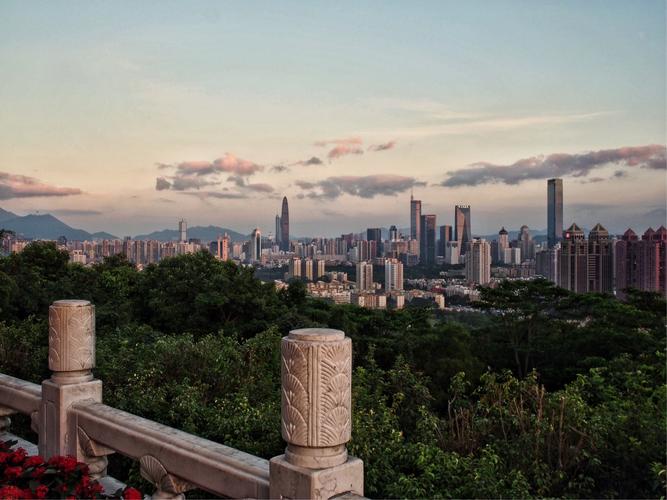 深圳莲花山公园山顶