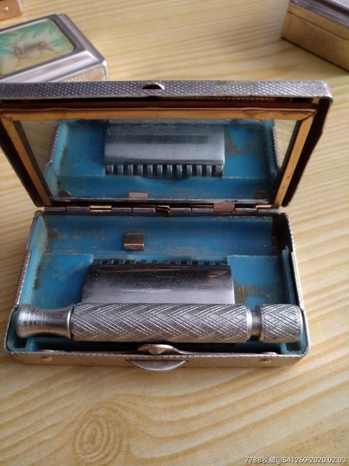 飞鹰双头荷花剃须刀老物件