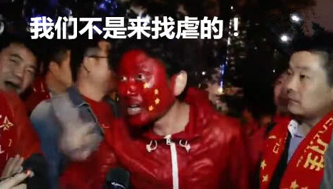 国足"战地记者"退票姐挑战名场面,直言后悔了,不该找球迷