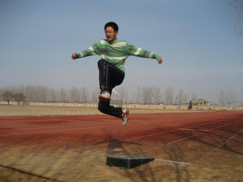 跳远的腾空步以后的动作有几种姿势