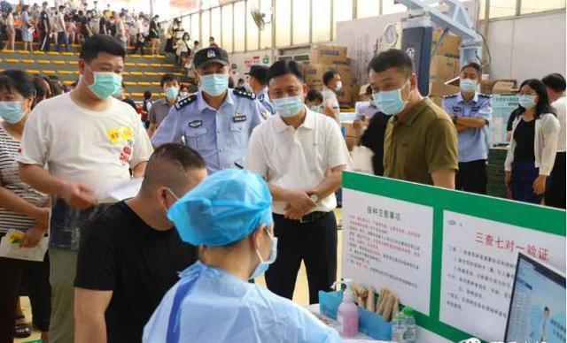 临近过年多地出现疫情东莞大朗出现两例全员检测呼吁就地过年