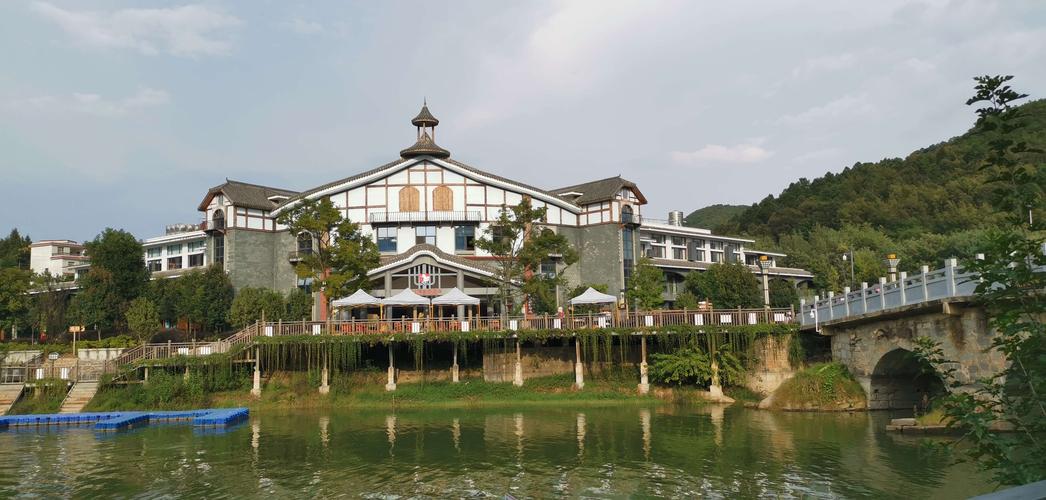 凤龙湾特色小镇