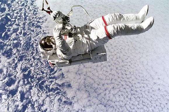 为何在太空遇难的宇航员尸体不能运会地球?