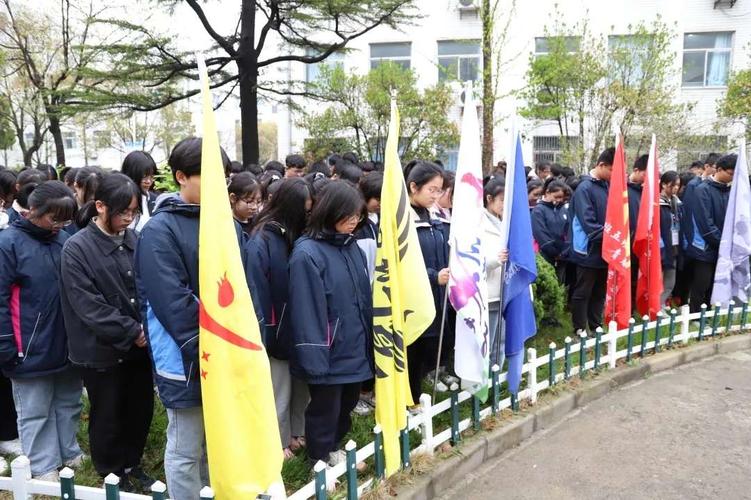 "守护2021清明祭英烈"——盐城市伍佑中学举行凭吊方