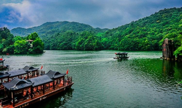 木兰天池是国家4a级景区,也是国家森林公园.