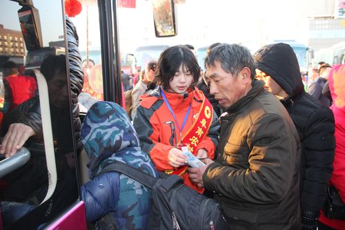 春节回家,阜南农商银行与返乡游子温暖同行!
