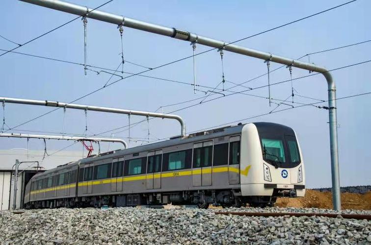 大连地铁十三号线电客车实现全线上线运行