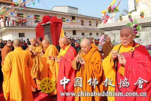 湖北省咸宁市赤壁观音寺正果上师舍利塔安坐开光典礼