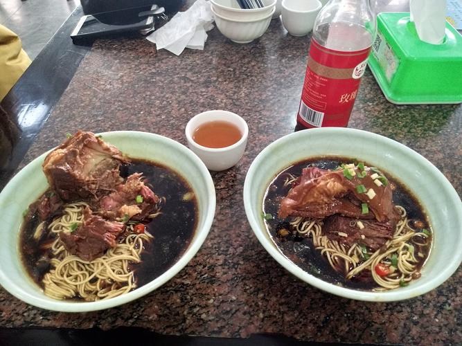 35元一碗的羊肉面,料足味美,名不虚传.弥补了一下风景不足的遗憾.
