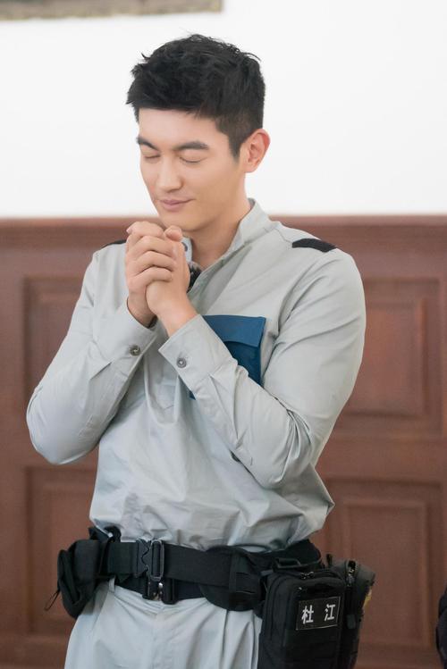 《勇敢的世界》为杜江庆生,"空投箱"生日蛋糕格外吸睛