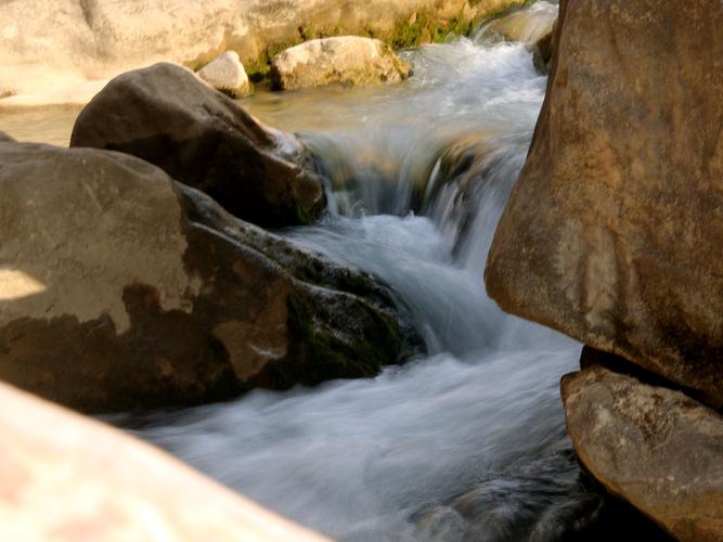 青山绿水 溪水长流
