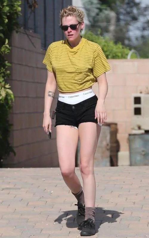 你内裤这么穿,是要被送进监狱的._sagging