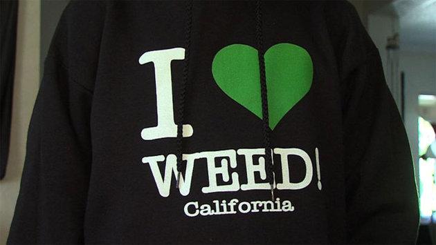 美中学生因穿带"大麻"字样t恤上学引争议(图)【环球网