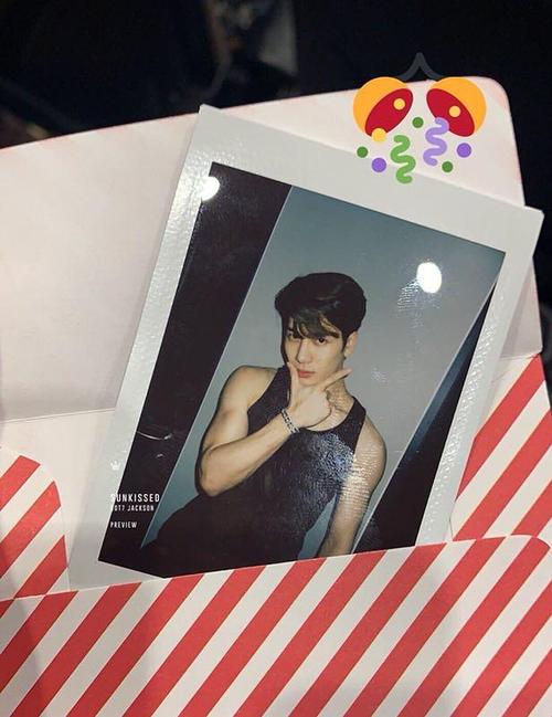 最近的小卡 拍立得【王嘉尔】