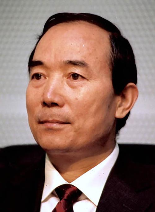 高青,1955年6月生,山东日照人,中共党员,研究员,前青岛科技大学党委