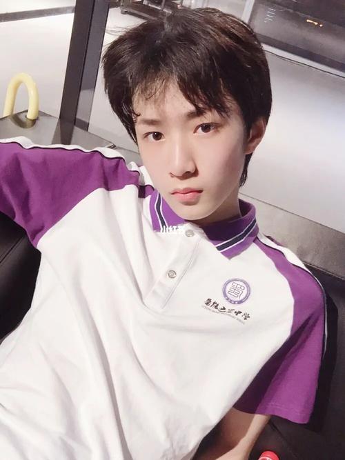 刘耀文校服照(1)_刘耀文_校服_娱乐_明星娱乐资讯