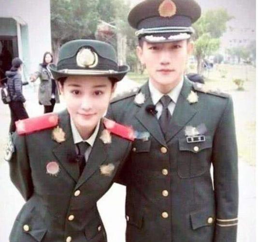 何捷工资曝光,张馨予回应足够养我吃辣条,看到工资条瞬间傻眼