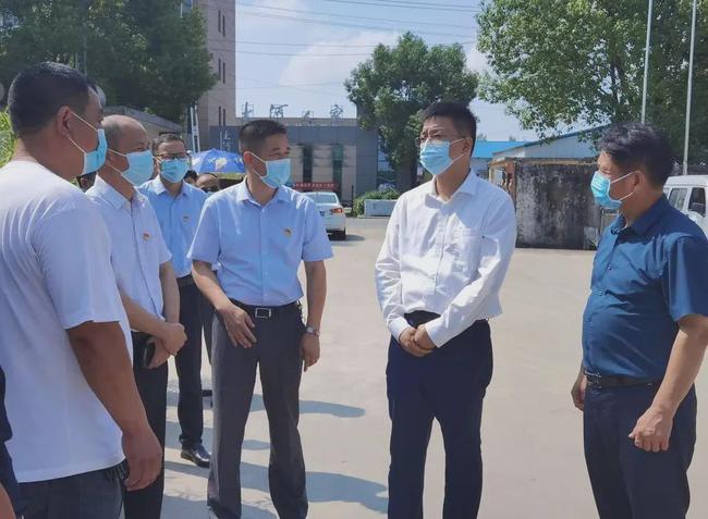 息县县委副书记代县长管保臣率队深入产业集聚区调研指导万人助万企