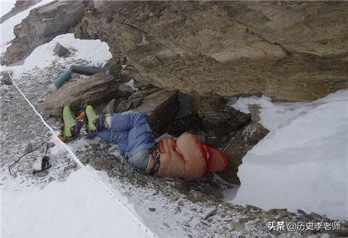 珠峰上绿靴子什么来头每个登山者都知道他经过时备受煎熬