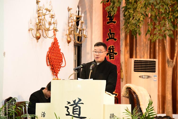 由教区福传组徐立波神父宣布福传先进堂区和达标堂区