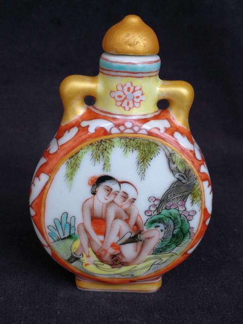 清乾隆;珐琅彩提诗(压箱底)古代性知识鼻烟壶.高9cmx12个