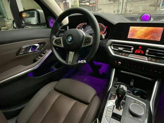 a柱发光 77中音77后排拉手发光_宝马怎么样_穿搭_氛围灯_宝马新3
