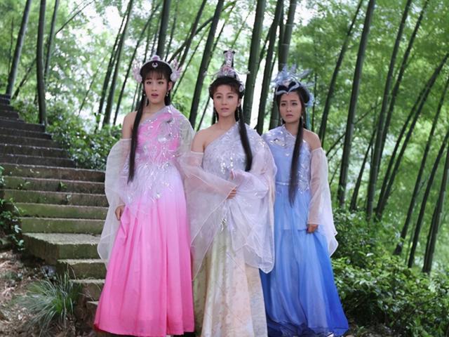 有玄都大老爷和阐教主元始天尊亲自下界,来破三霄娘娘的九曲黄河大阵