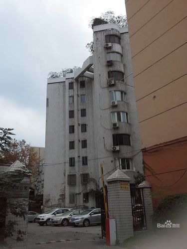 地址(位置,怎么去,怎么走):  上海长宁区玉屏南路一一三弄17号